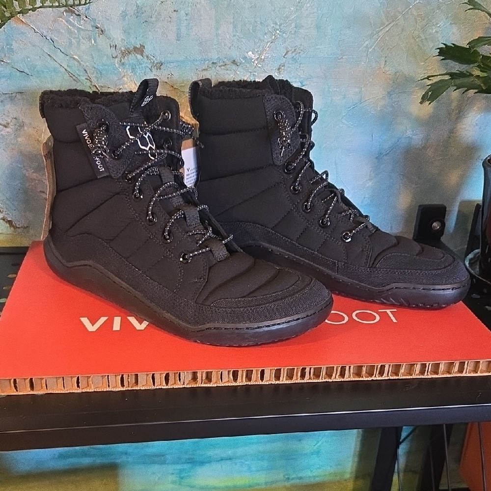 Vivo Barefoot PUFFY Insulated Rain & Snow Boots. NEW. Womens SIZE 7.  Black.